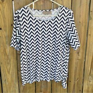 Chico's Women's Black & White Chevron Printed Side Tie Top NWOT Size Small